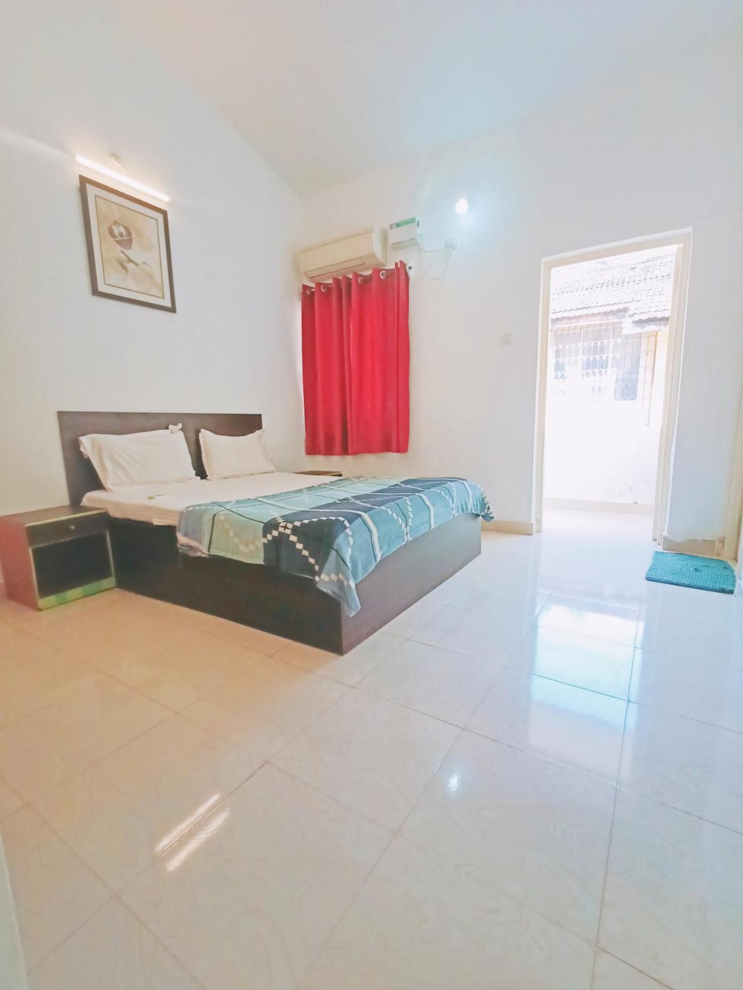 Goa Suites Holiday Home Калангуте Стая снимка